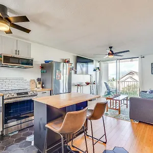 With Balcony Walk To The Beach! , Kailua-Kona United States